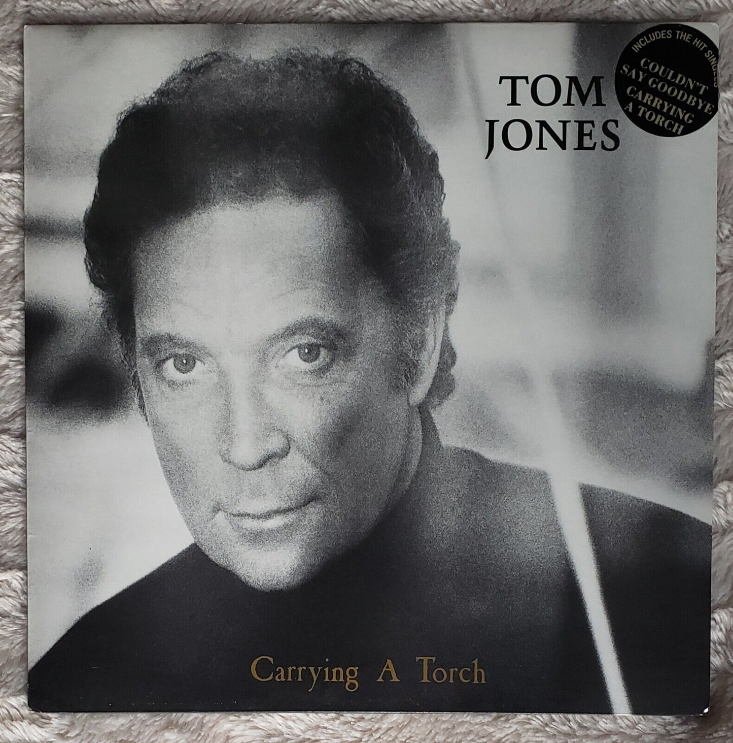 TOM JONES ‎– CARRYING A TORCH LP ORIGINAL  Dover Records – ADD 20 UK 1991